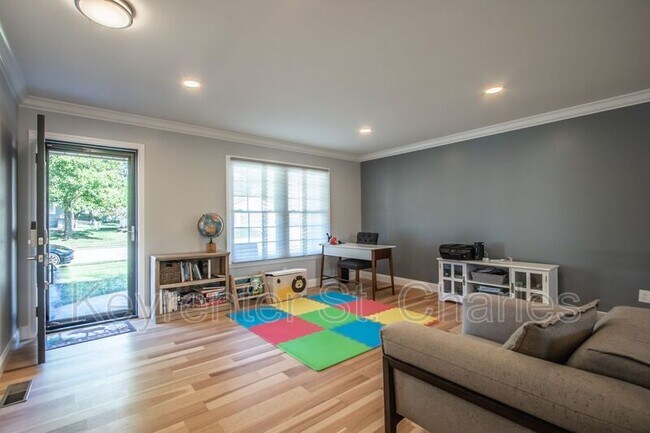 Building Photo - 2901 Olde Gloucester Dr