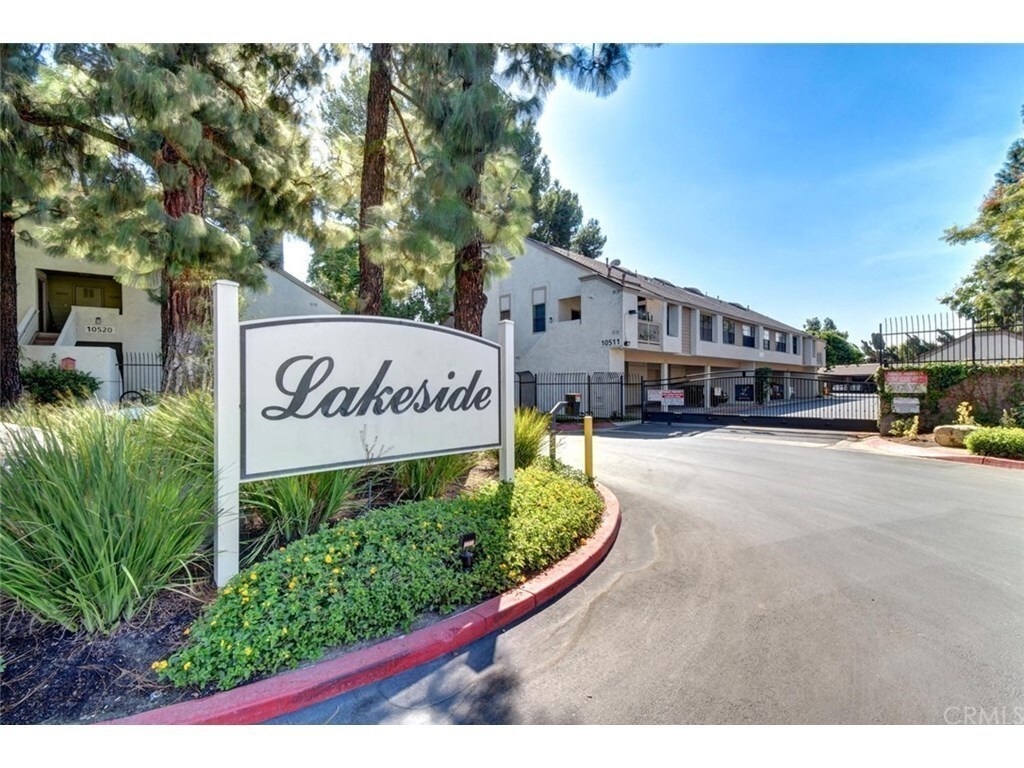 Primary Photo - 10641 Lakeside Dr S