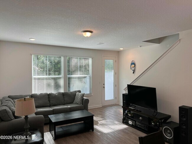 Foto del edificio - 34 Ridge Lake Rd
