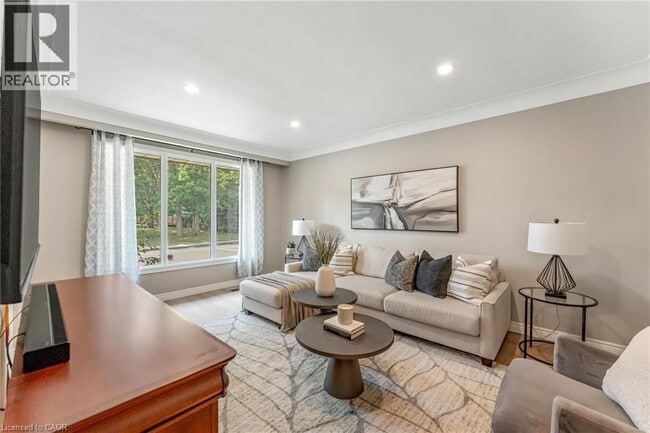 Building Photo - 323 Hixon Rd