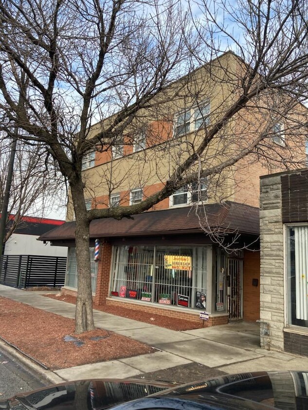 Foto principal - 8833 S Stony Is Ave