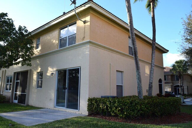 Building Photo - 272 River Bluff Ln