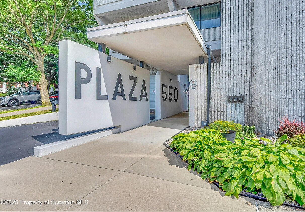 Foto principal - 550 Clay Ave