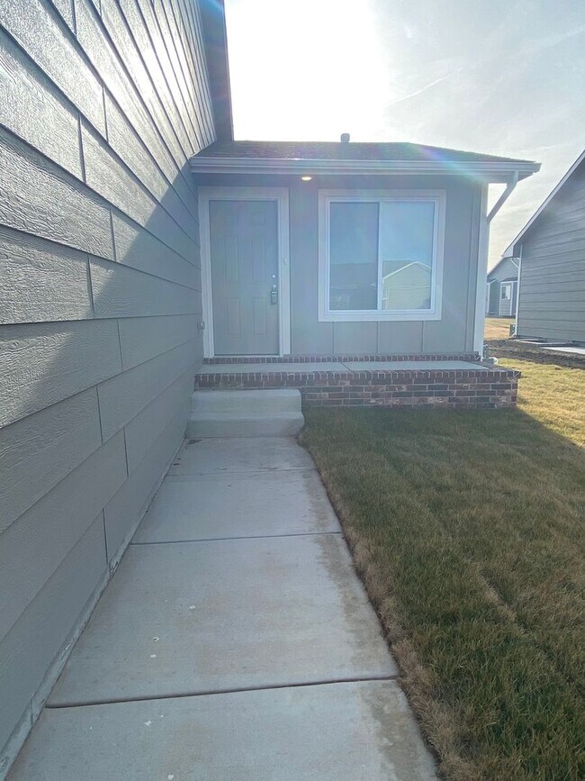 Building Photo - NEW DUPLEX Beautifully Designed For Your C...