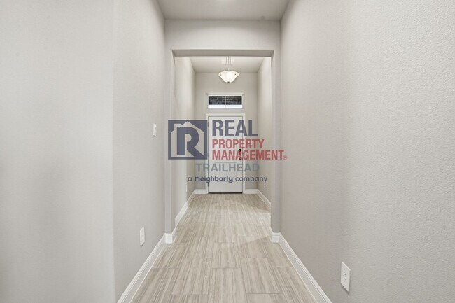 Foto del edificio - Inviting 4-Bedroom Home with Open Layout in Bella Vista