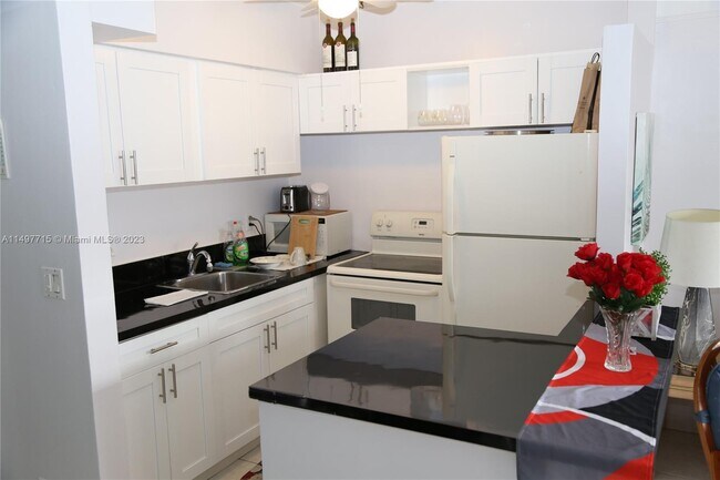 Foto del edificio - 815 SW 10th Terrace