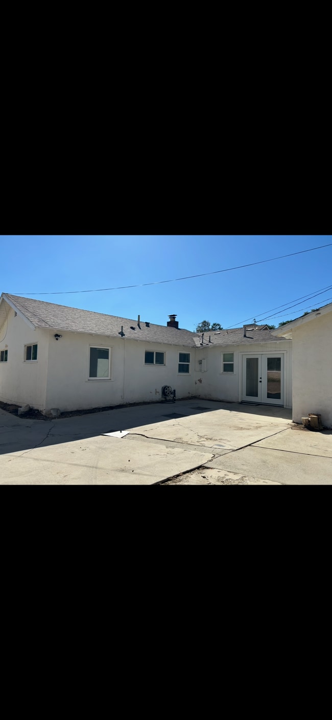 Foto del edificio - 14971 Elizabeth Lake Rd