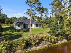 Building Photo - 820 Ashland St E