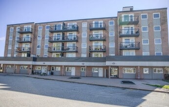 Building Photo - Trout Lake Place