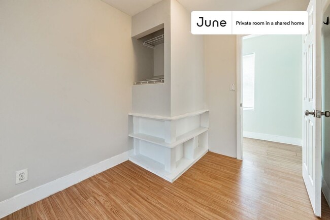 Building Photo - Room in Shared 3 bed/1 bath home
