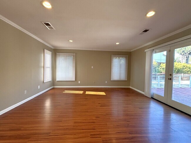 Foto del edificio - Beautiful 4 bedroom 2 bath Home with Ranch...