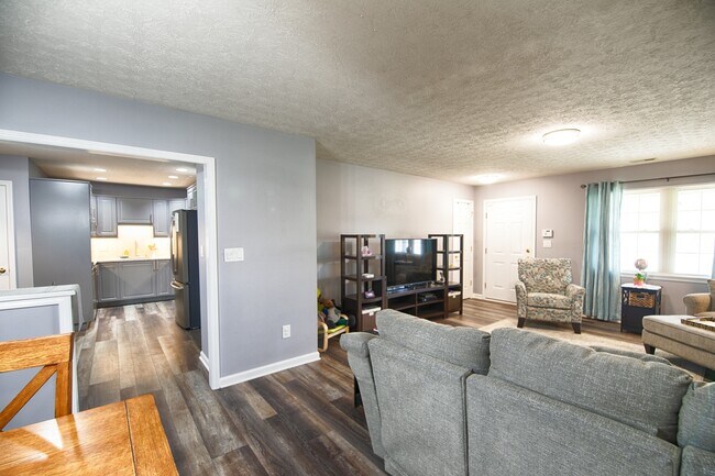 Building Photo - 1711 Magnolia Dr