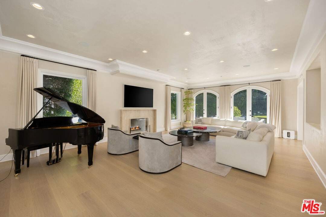 Foto del edificio - 1424 N Doheny Dr