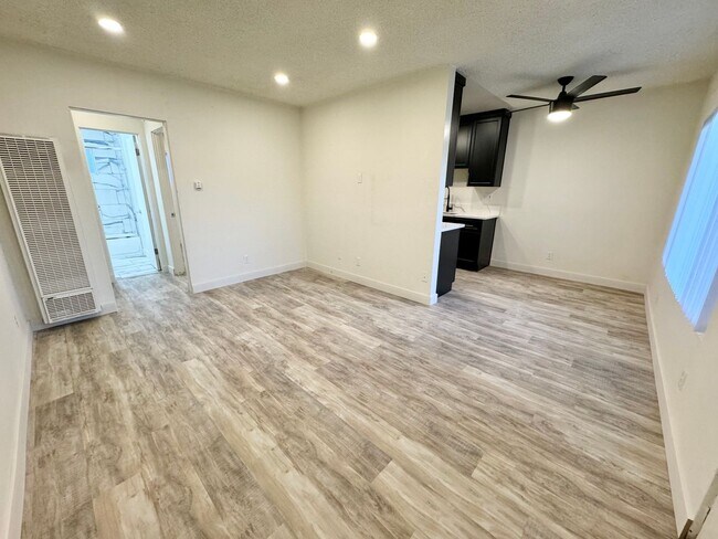 Foto del edificio - 12721 Matteson Ave