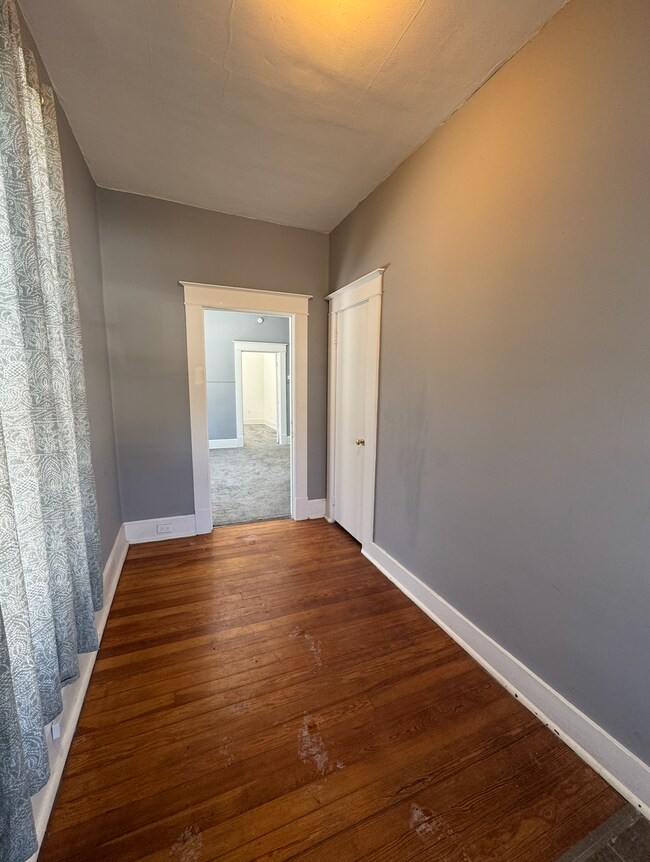 Entrada - 2806 Felix St