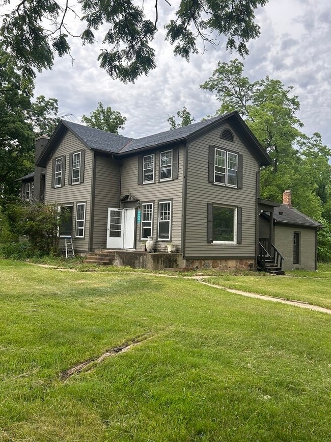 Building Photo - 37256 IL-83