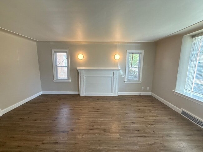 Building Photo - Fully Renovated 3-Bedroom Home – Move-In R...