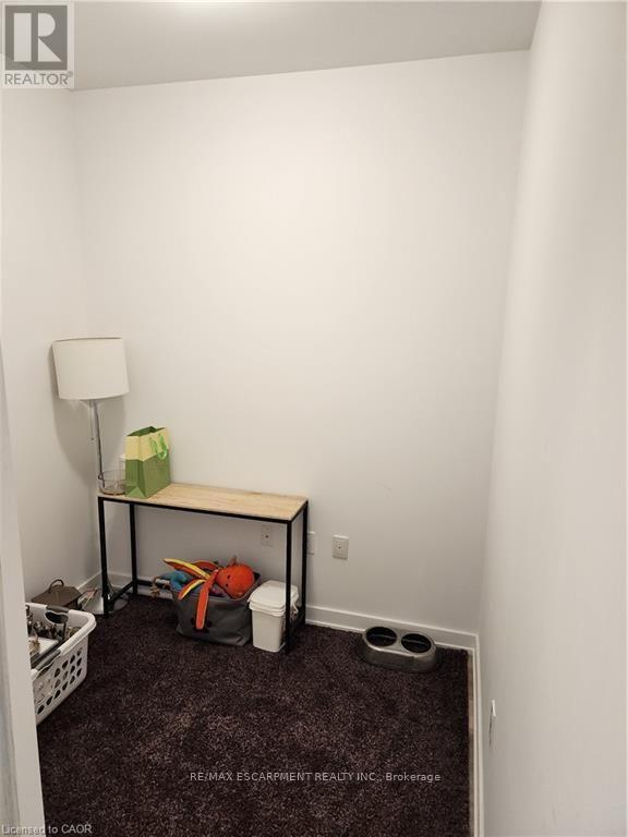 Building Photo - 5055 Greenlane