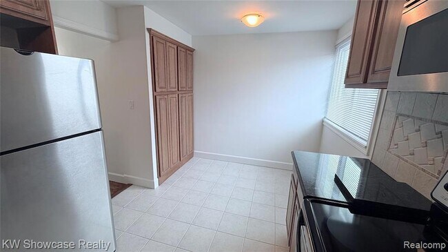 Foto del edificio - 4030 W 13 Mile Rd