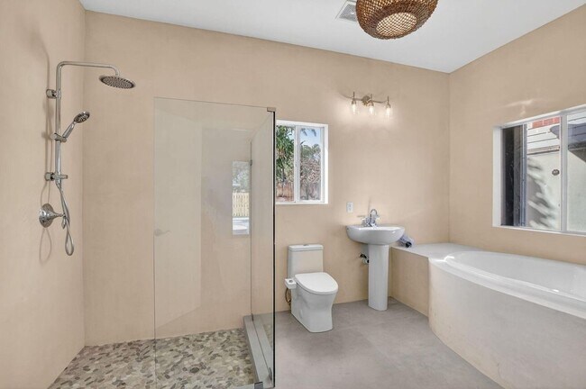 Foto del edificio - 467 NE 31st St