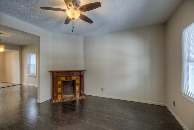 Building Photo - Refinished 2 Bedroom with Garage