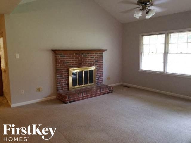Building Photo - 4056 Chestnut Dr