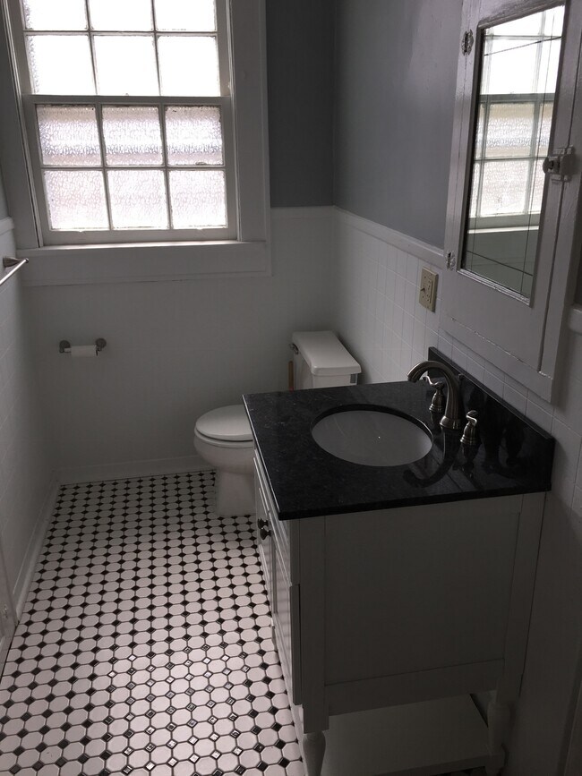 1529 Adams Ave Unit 2ndFloor, Dunmore, PA 18509 Apartments Dunmore