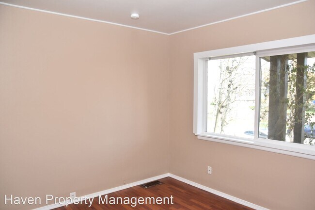 Building Photo - 3 br, 1 bath House - 2350 S Grant Ave