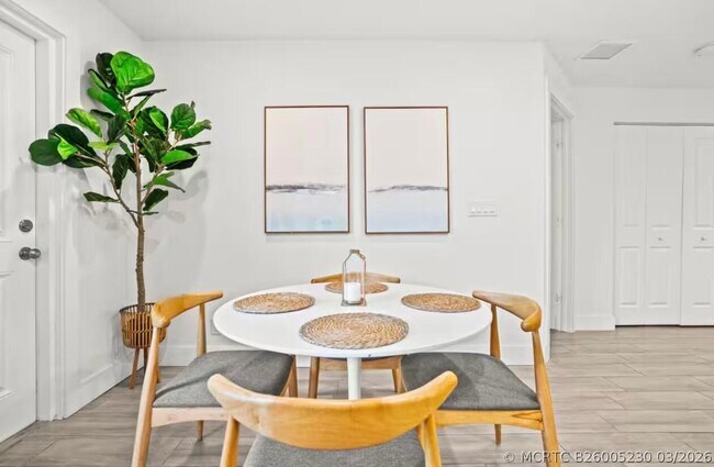 Foto del edificio - 565 Lilac Ct