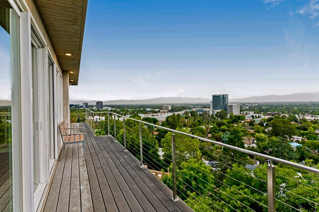 Foto del edificio - 15147 Rayneta Dr