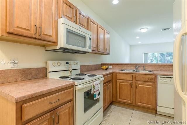 Building Photo - 5459 Via Delray Boulevard