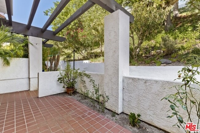 Foto del edificio - 1560 Michael Ln