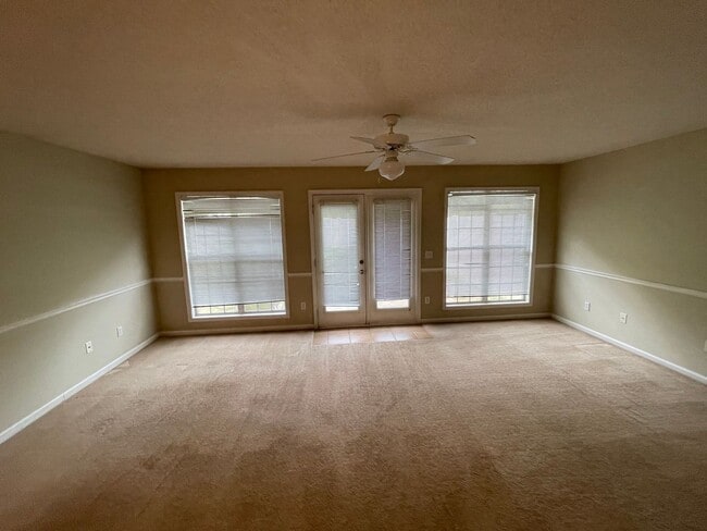 Building Photo - Wakefield Subdivision!!  END UNIT