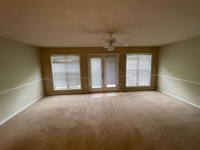 Foto del edificio - Wakefield Subdivision!!  END UNIT