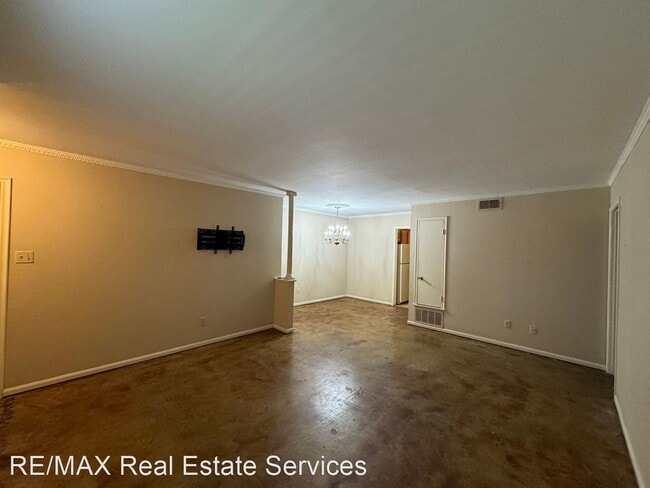 Building Photo - 2 br, 1.5 bath House - 3730 Fairfield Unit123