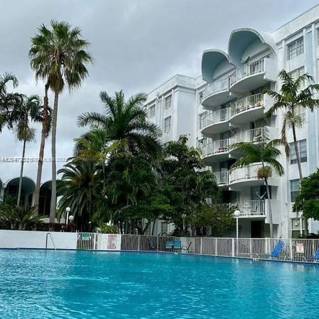 Foto del edificio - 492 NW 165th St