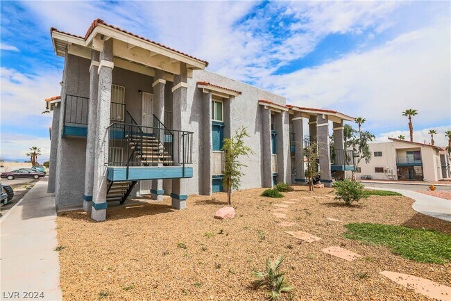 Building Photo - 3649 S Van Dyke Ave
