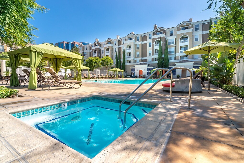 Pinnacle at MacArthur Place 31 E MacArthur Cres Santa Ana, CA