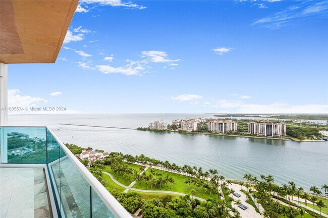 Foto del edificio - 300 South Pointe Dr