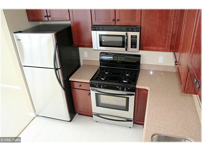 Foto del edificio - 1070 Grandview Ct NE
