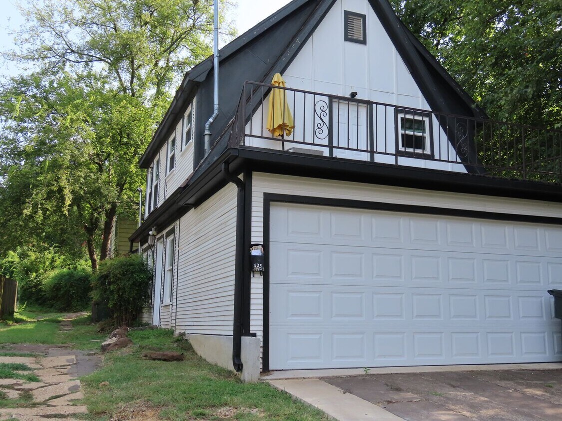 Foto principal - Utilities Included! 1 Bedroom Apartment, D...