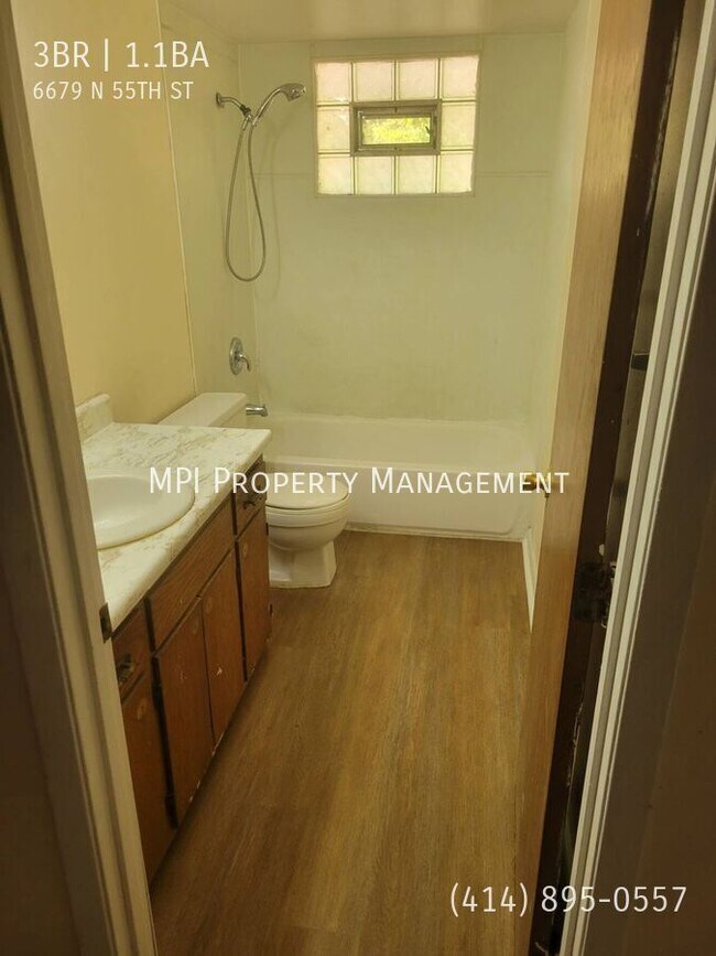 Foto del edificio - 6679 N 55th St