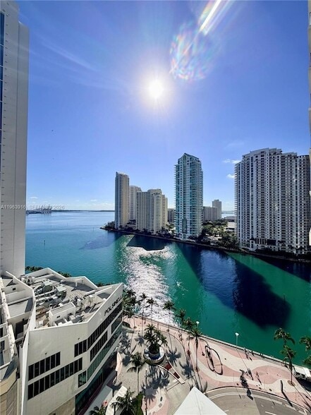 Building Photo - 300 S Biscayne Blvd