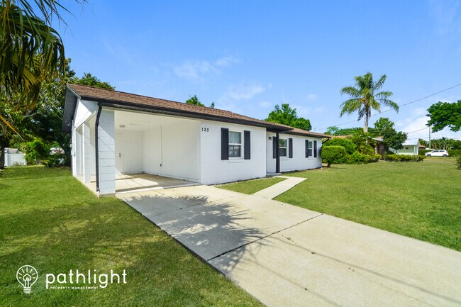 Building Photo - 125 E Iris Drive