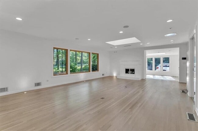 Foto del edificio - 2605 McKinnon Dr