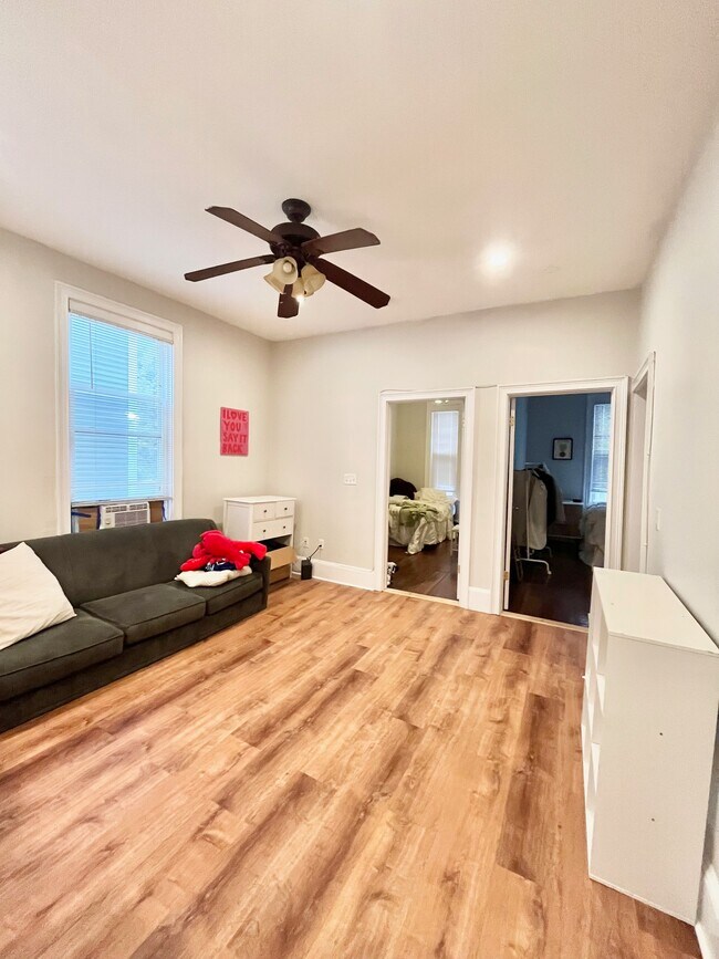 Foto del edificio - 719 Parker St