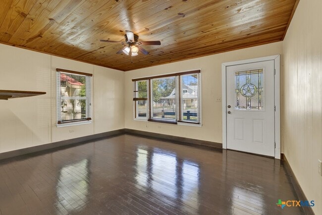 Building Photo - 927 N Union Ave