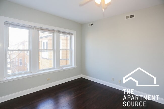 Building Photo - 4812 N Paulina St
