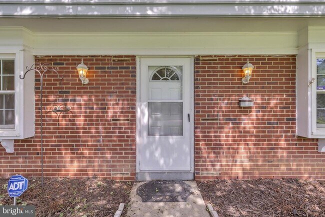 Building Photo - 2807 Folsom Ln