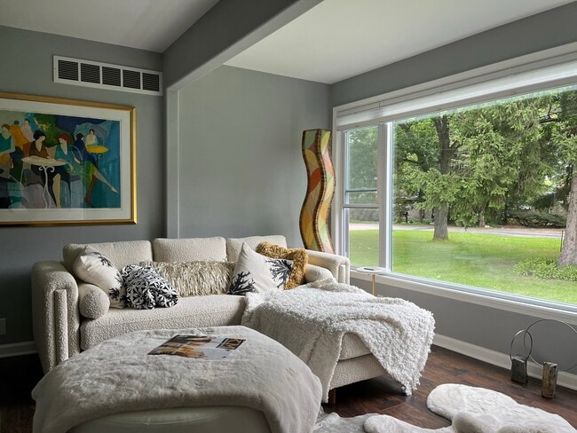 Living Room - 1445 N Breezeland Rd